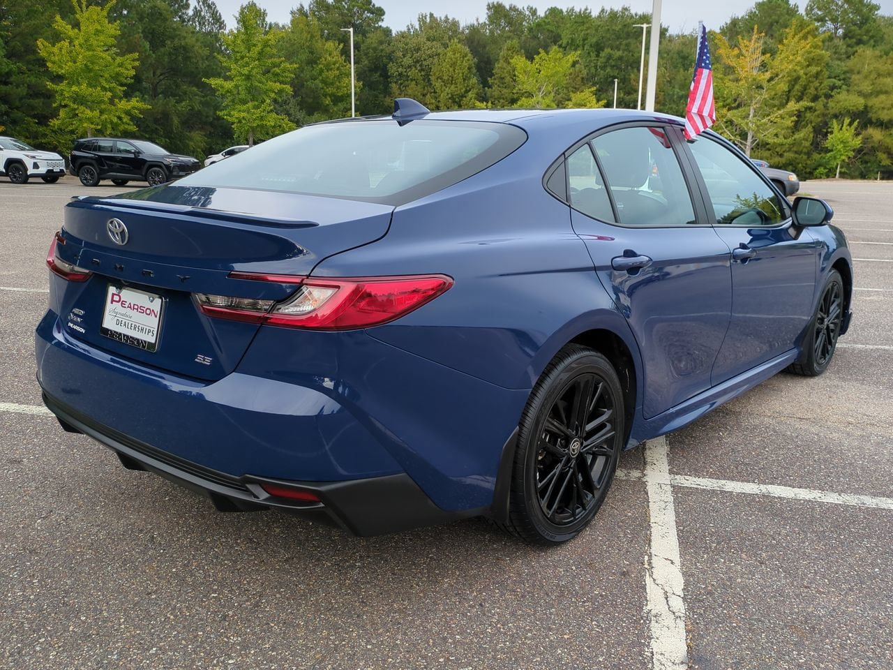 Used 2025 Toyota Camry SE AWD/4WD image 4