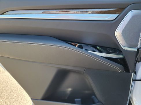 New 2026 Cadillac Escalade Platinum Sport w/ LPO, Floor Liner Package AWD/4WD image 37