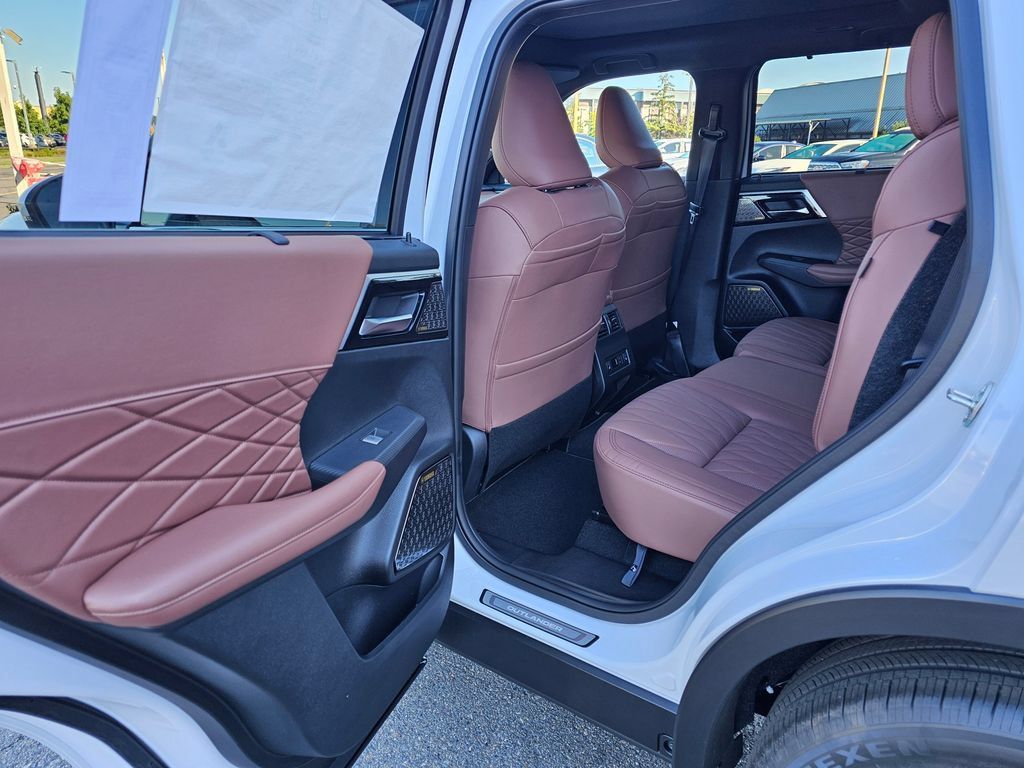 New 2026 Mitsubishi Outlander SEL AWD/4WD image 11