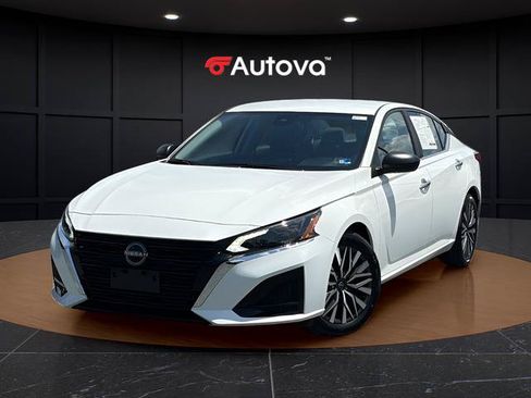 Used 2025 Nissan Altima 2.5 SV FWD image 1