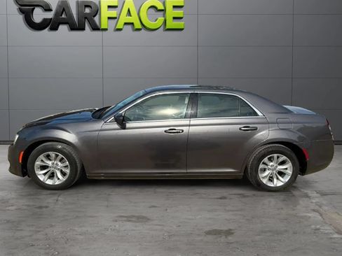 Used 2019 Chrysler 300 Touring RWD image 38