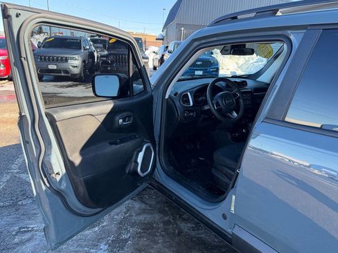 Used 2018 Jeep Renegade Latitude image 11