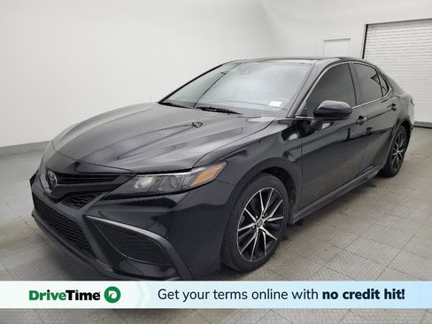 Used 2021 Toyota Camry SE image 1