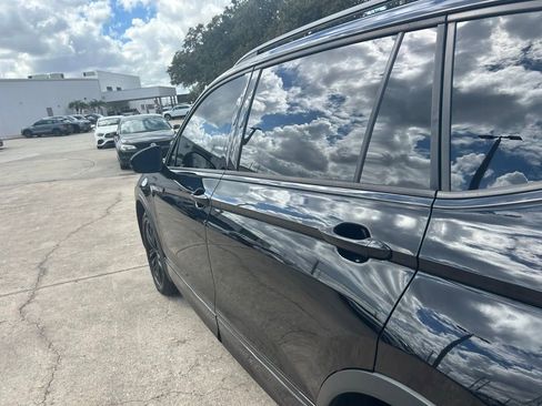 Certified 2022 Volkswagen Tiguan SE R-Line image 31