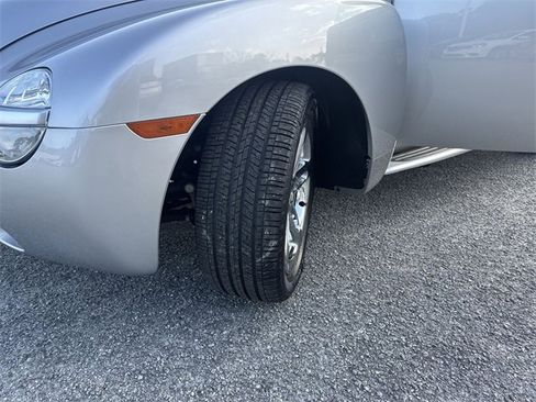 Used 2005 Chevrolet SSR w/ Preferred Equipment Group image 27