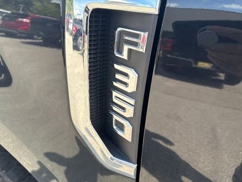 Used 2022 Ford F350 XLT w/ Black Appearance Package AWD/4WD image 12