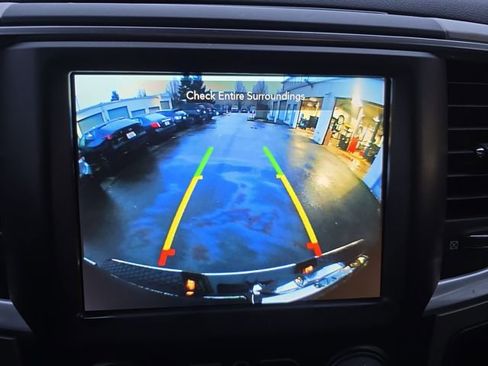 Used 2018 RAM 1500 SLT image 26