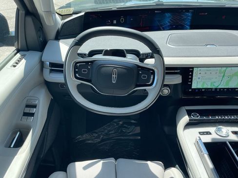 New 2026 Lincoln Navigator Reserve w/ Jet Appearance Package AWD/4WD image 19