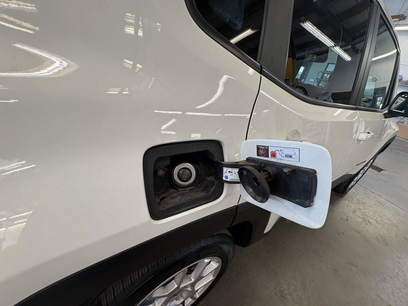 Used 2023 Jeep Renegade Latitude AWD/4WD image 6
