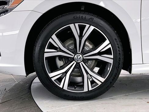 Used 2021 Volkswagen Passat 2.0T SE image 9