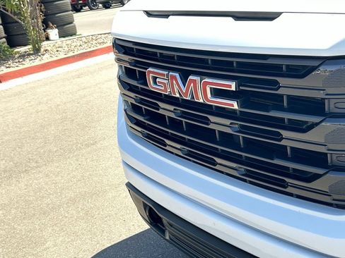 Used 2023 GMC Sierra 1500 Elevation w/ X31 Off-Road Package AWD/4WD image 30
