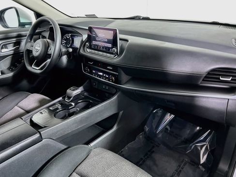 Used 2024 Nissan Rogue SV FWD image 25