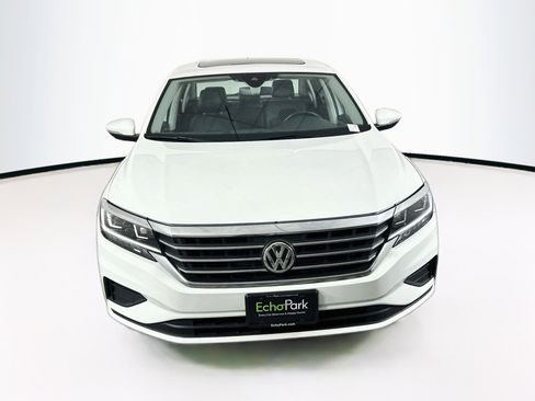 Used 2020 Volkswagen Passat 2.0T SE w/ Sunroof Package FWD image 2