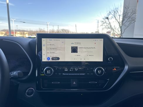 Used 2026 Toyota Highlander Limited image 37