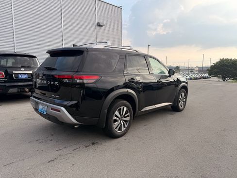 Certified 2025 Nissan Pathfinder SL AWD/4WD image 4