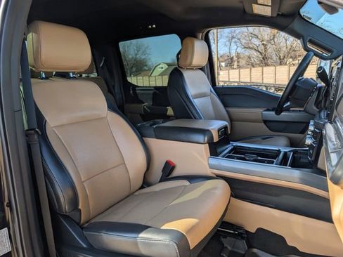 Used 2025 Ford F250 Lariat w/ Chrome Package image 24