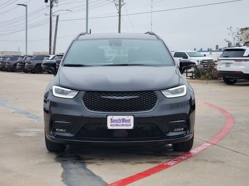 New 2026 Chrysler Pacifica Select w/ S Appearance Package image 6