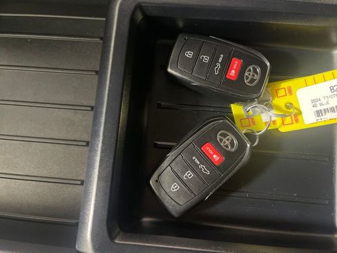 Used 2024 Toyota Tundra Limited image 24