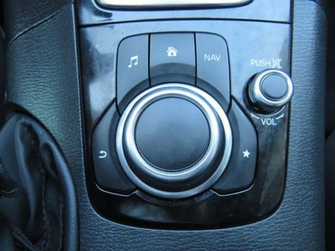 Used 2016 MAZDA MAZDA3 i Sport image 23