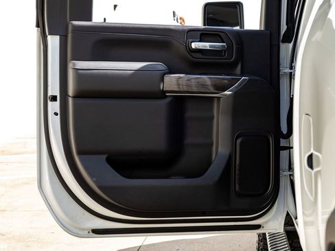 Used 2022 Chevrolet Silverado 2500 LTZ w/ LTZ Plus Package image 38