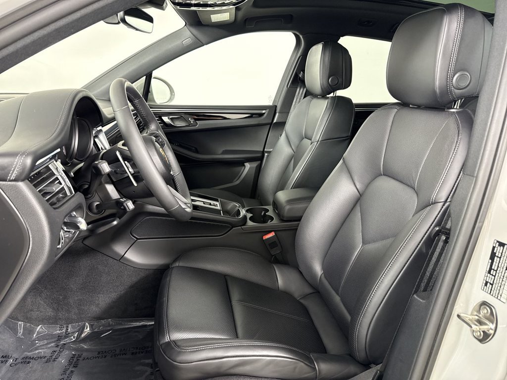 Certified 2025 Porsche Macan S AWD/4WD image 5