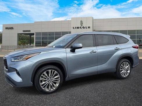 Used 2022 Toyota Highlander Platinum image 10