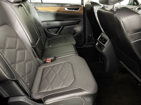 Used 2024 Volkswagen Atlas SE AWD/4WD image 42