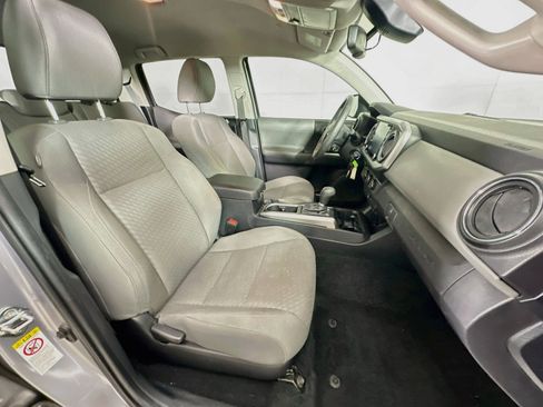 Used 2020 Toyota Tacoma SR5 RWD image 29