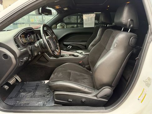 Used 2019 Dodge Challenger R/T w/ Plus Package image 15