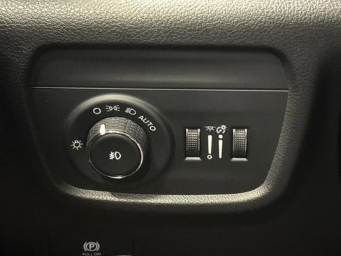 New 2026 Jeep Grand Cherokee Limited w/ Luxury Tech Group II image 25