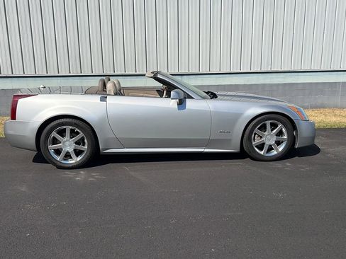 Used 2005 Cadillac XLR RWD image 16