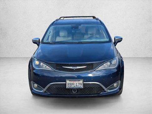 Used 2017 Chrysler Pacifica Limited w/ UConnect Theater Package image 3