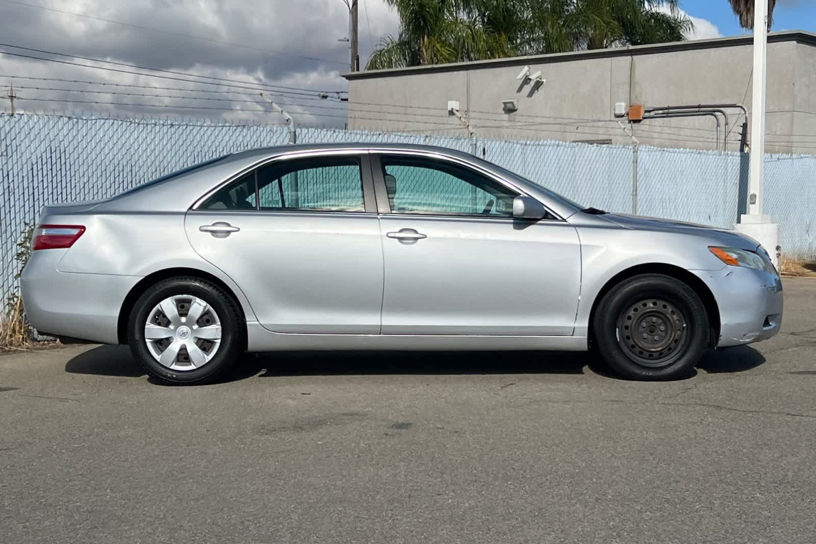 Used 2009 Toyota Camry LE FWD image 6