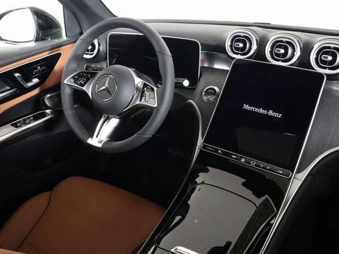 Used 2026 Mercedes-Benz GLC 300 4MATIC image 3