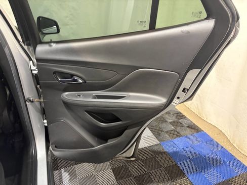 Used 2018 Buick Encore Essence image 11