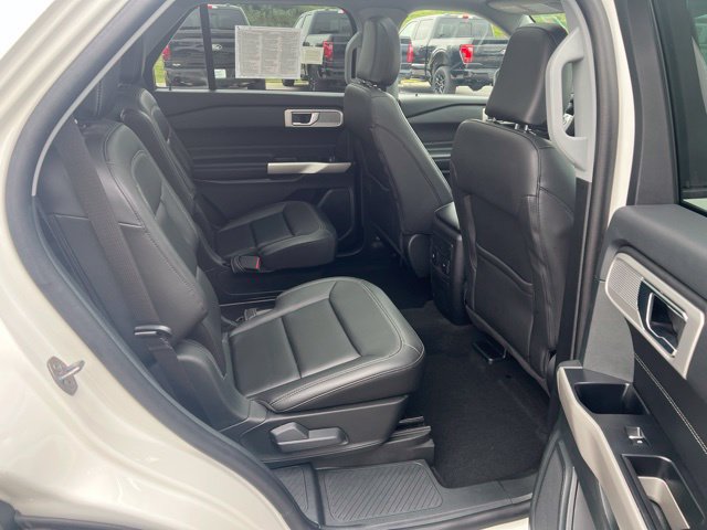 Used 2024 Ford Explorer XLT w/ Equipment Group 202A AWD/4WD image 16