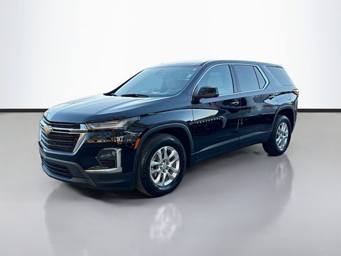 Used 2023 Chevrolet Traverse LS image 7