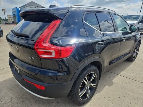 Used 2023 Volvo XC40 B5 Plus AWD/4WD image 3