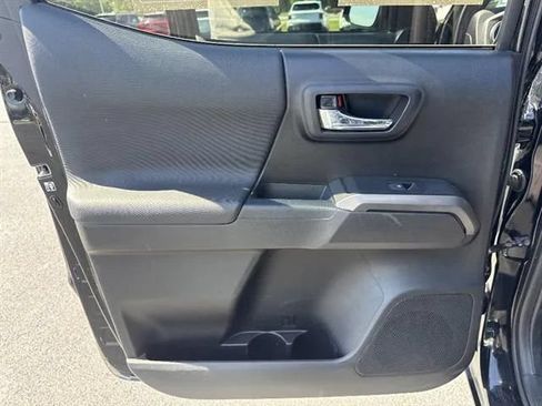 Used 2017 Toyota Tacoma TRD Off-Road w/ Tow Package (A/T) AWD/4WD image 13