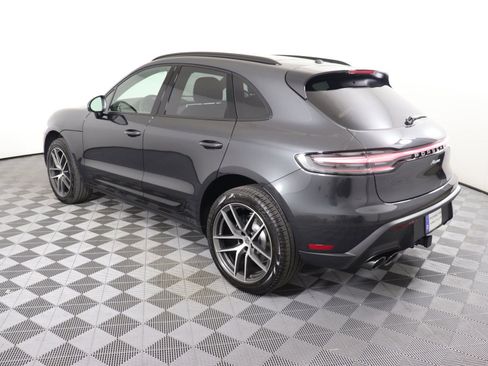 Used 2025 Porsche Macan image 3