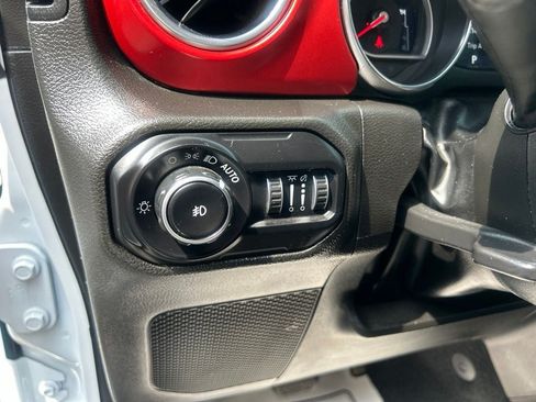 Used 2022 Jeep Wrangler Unlimited Rubicon w/ Dual Top Group AWD/4WD image 11