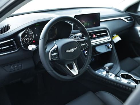 Used 2025 Genesis G70 2.5T image 17