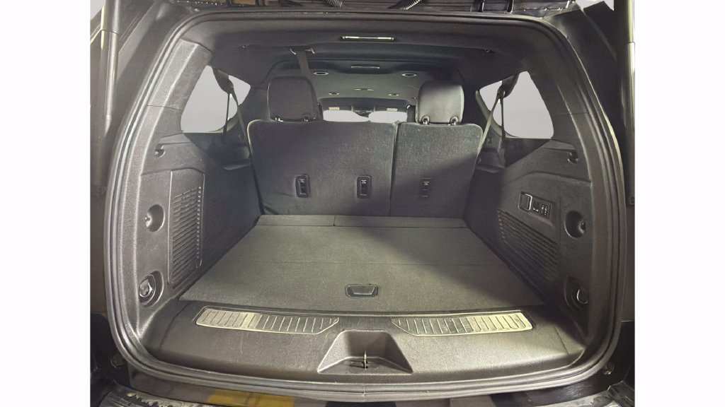 Used 2025 Chevrolet Suburban Premier RWD image 29
