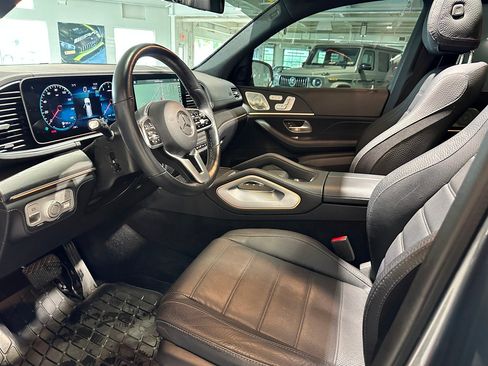 Used 2023 Mercedes-Benz GLS 450 4MATIC image 7