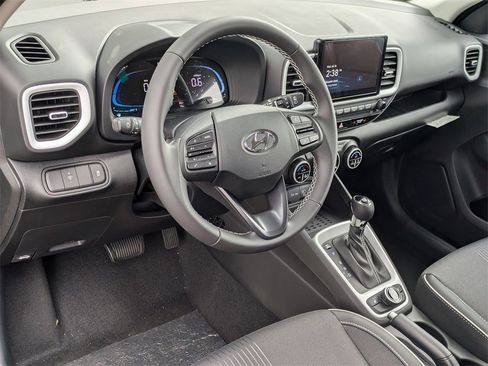 New 2025 Hyundai Venue Limited image 14