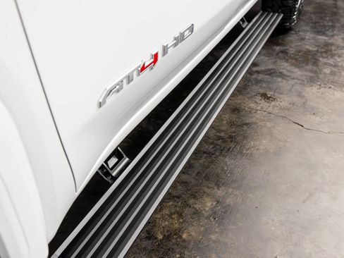 Used 2025 GMC Sierra 2500 AT4 w/ AT4 Premium Plus Package AWD/4WD image 14