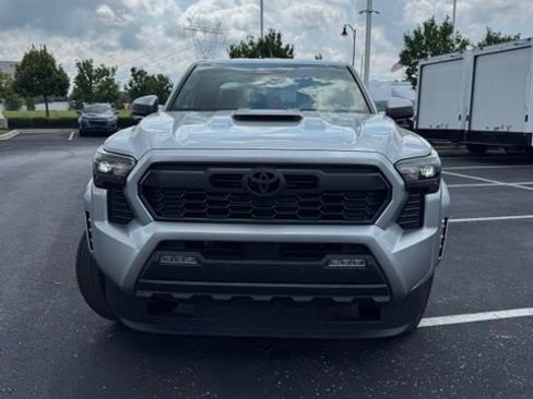 Used 2025 Toyota Tacoma TRD Sport AWD/4WD image 3