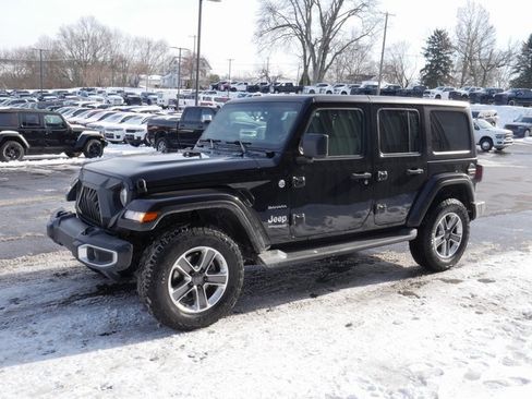Used 2020 Jeep Wrangler Unlimited Sahara image 7