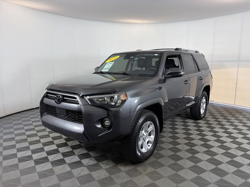 Used 2022 Toyota 4Runner SR5 Premium w/ Moonroof Package AWD/4WD image 2