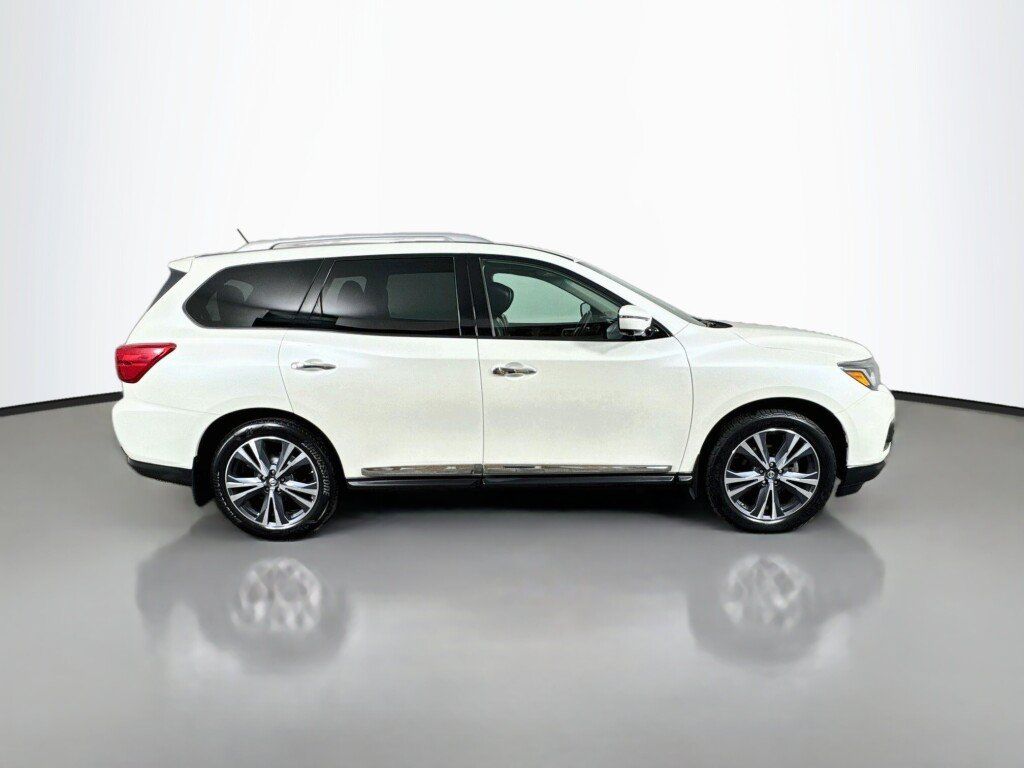 Used 2017 Nissan Pathfinder Platinum AWD/4WD image 6